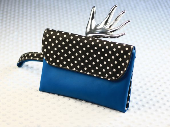 blueBlackDotsBag0_1